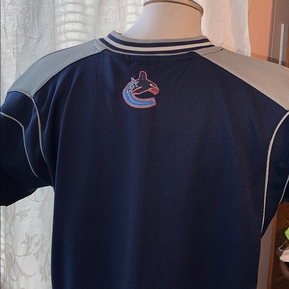 Vintage CANUCKS NIKE TEAM NHL SHIRT - Picture 6 of 8